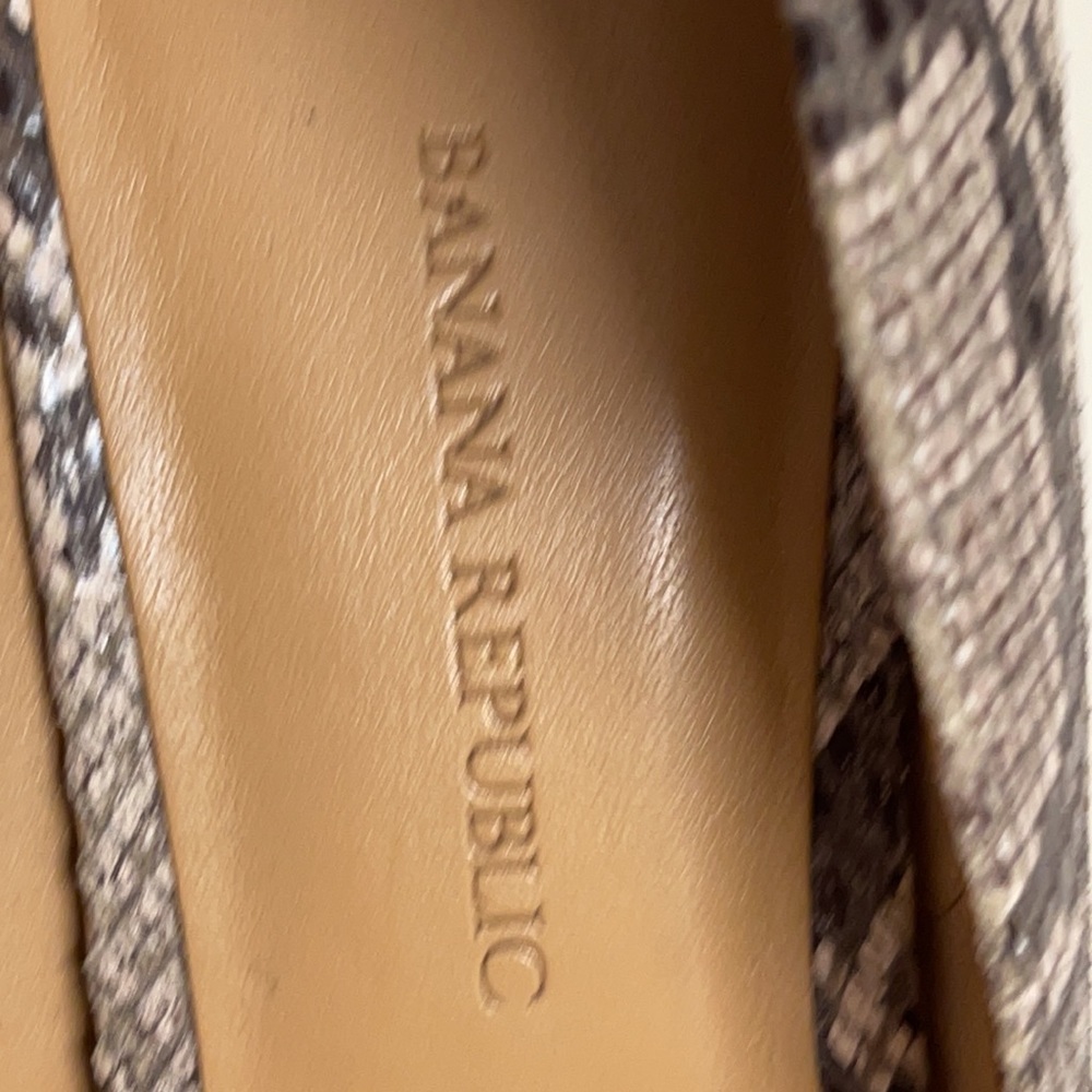 Banana Republic brown, tan, faux python pumps 8.5 - Picture 8 of 8